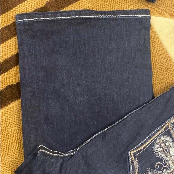 Women’s Grace in LA jeans - Picture 2 of 3